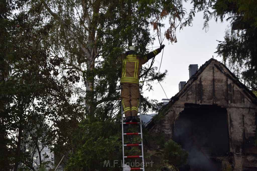 Grossfeuer Einfamilienhaus Siegburg Muehlengrabenstr P0844.JPG - Miklos Laubert